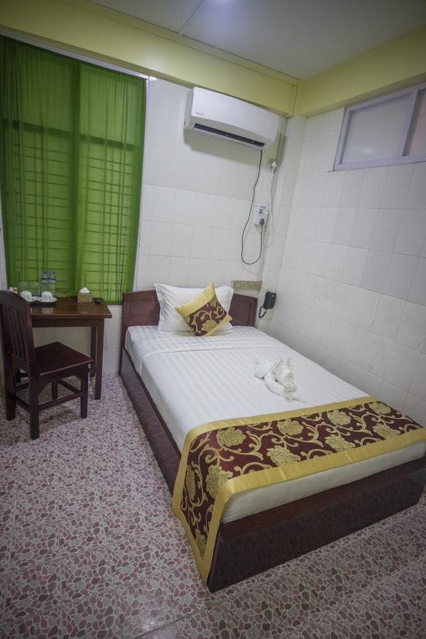 Golden Gum-Kino Hotel Mandalay Exterior photo